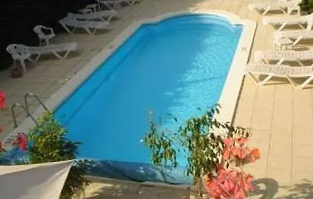 فندق Prats 3*
